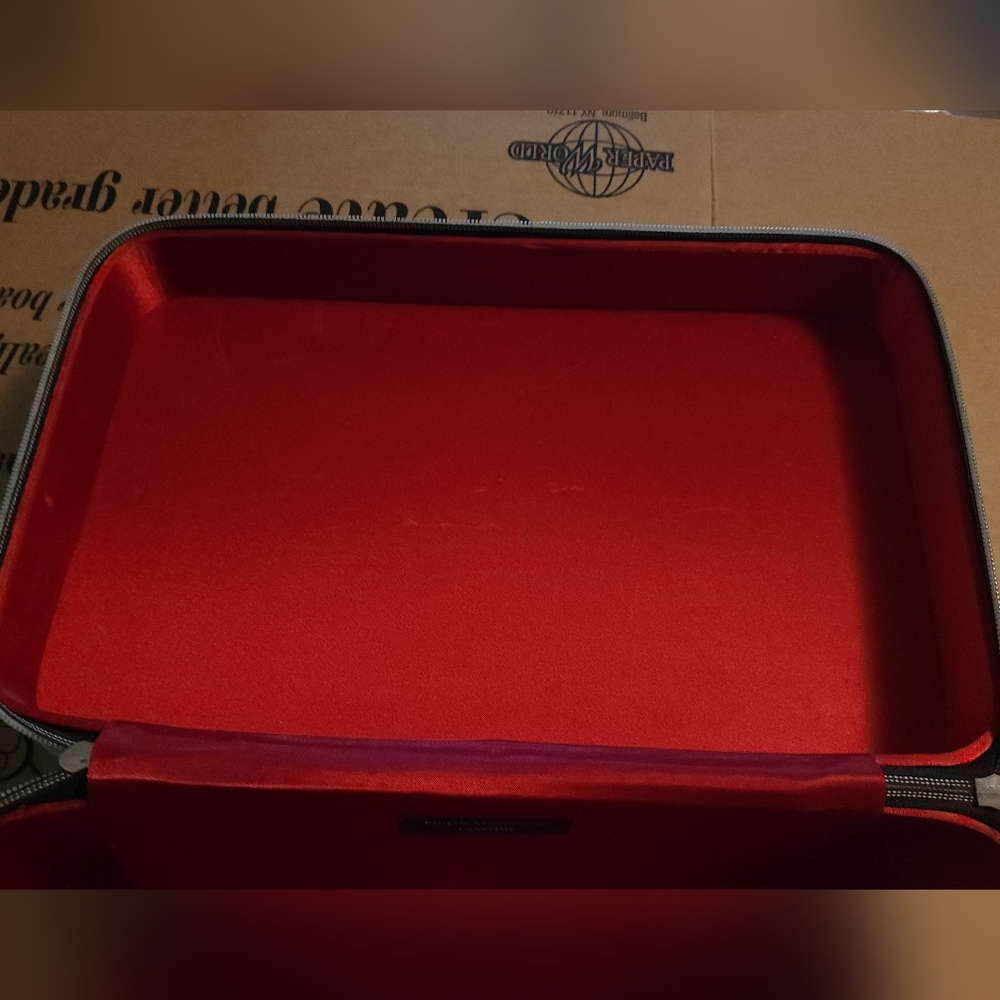Lancome black and red makeup case - Picture 9 of 9